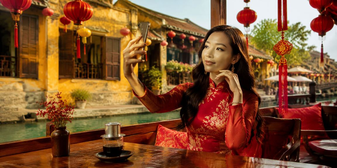 Khách tham gia trải nghiệm cá cược trực tuyến tại Hội An